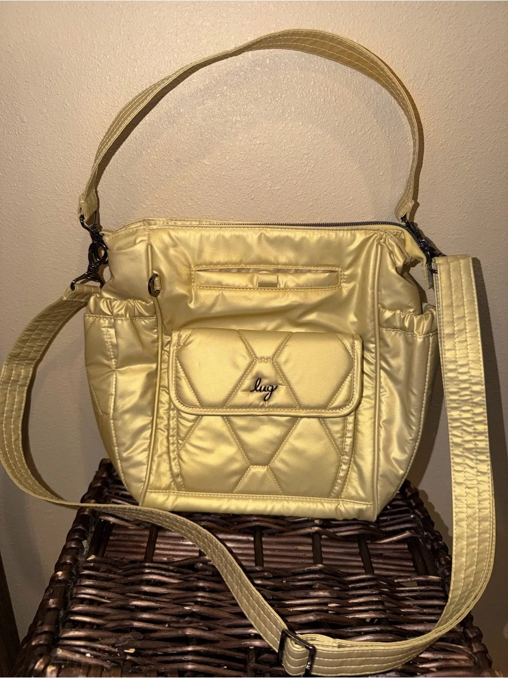 Like New! Lug💛
